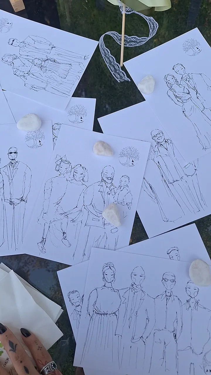 Esboços a tinta dos convidados antes da cor